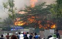 Hiện trường vụ cháy dữ dội tại xưởng giày ở Triều Khúc, Hà Nội