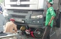 Hà Nội: Bị xe tải cuốn vào gầm, người phụ nữ tử vong