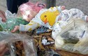 Bé trai 4 tháng tuổi bị bỏ trong thùng rác giữa đường