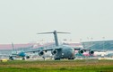 Máy bay vận tải C-17 Mỹ liên tục cất, hạ cánh tại Nội Bài