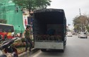 Trước ngày 8/3, dân đánh cả ô tô đi “hôi hoa” trên đường Kim Mã