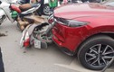 Hiện trường nữ tài xế lái ôtô đâm loạt xe máy ở Hà Nội