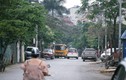 Hà Nội: Hình ảnh “kỳ lạ” trên phố Trần Quốc Vượng vào ban ngày