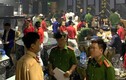 Kiểm tra bar 386 ở Sài Gòn: Dân chơi vứt ma túy tung tóe, tháo chạy