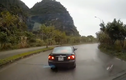 Video:  ô tô đi lùi né chốt kiểm tra nồng độ cồn
