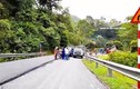 Video: Ba tài xế ẩu đả giữa đường, quốc lộ 279 ùn tắc hàng giờ
