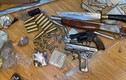 Công an Hà Nội tập kích “ổ nhóm” ma túy, thu giữ nhiều súng đạn