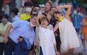 Video: Du khách hào hứng đón xuân ở đường hoa Nguyễn Huệ