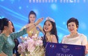Nữ sinh 16 tuổi giành giải Hoa khôi thanh lịch thành phố Vinh