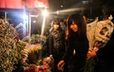 Trắng đêm tấp nập bán - mua ở chợ hoa đêm Hà Nội