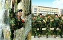 Nữ sinh mùa huấn luyện quân sự bày trò đáng yêu
