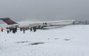 Clip máy bay chở 127 người trượt khỏi đường băng