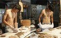 Hot boy cởi trần bán bánh trở thành hiện tượng mạng