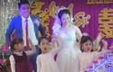 Cô giáo cùng học sinh mầm non múa hát trong đám cưới