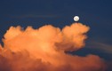 Giải mã hiện tượng mặt trăng “thơ thẩn trên trời” vào ban ngày