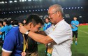 HLV Park Hang-seo nhường huy chương cho bác sĩ của U23 Việt Nam