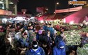 Giáp Tết, chợ hoa Quảng An kẹt cứng lúc nửa đêm