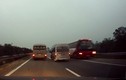 Nhà xe Tiến Hồng ngang nhiên chạy ngược chiều cao tốc HN-Lào Cai