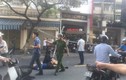 Dàn sắt từ tòa nhà Tập đoàn giáo dục Việt - Mỹ rơi trúng 2 vợ chồng đi đường