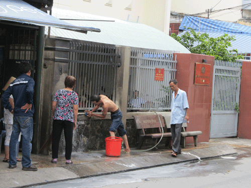 Tự thiêu trước cổng công an phường ở TP.HCM