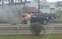 Siêu xe Hummer cháy ngùn ngụt trên cao tốc Láng-HL