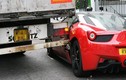 Xót xa nhìn siêu xe Ferrari bị xe tải cán nát 