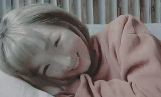 Bạn gái mới của Sơn Tùng trong MV "Nơi này có anh"