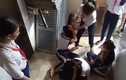 Bức xúc clip 2 nữ sinh lớp 9 đánh gục đàn em