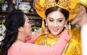 Video: Cận cảnh của hồi môn vàng đeo trĩu cổ của Lâm Khánh Chi
