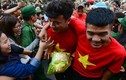 Nhìn lại khoảnh khắc U23 Việt Nam “đại náo” phố đi bộ Nguyễn Huệ