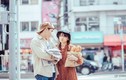 Cặp đôi Việt chụp ảnh cưới bán báo, bán bánh mì giữa Tokyo hào nhoáng