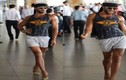 Dân mạng chết cười với hình ảnh “thánh catwalk” xuất hiện tại Việt Nam