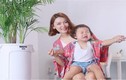 Bà mẹ trẻ Hàn Quốc có sở thích chụp ảnh “dìm hàng” con gái