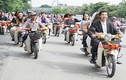 Thích thú với đám cưới thập niên 80 diễu hành quanh đường phố Hà Nội