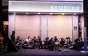 Lũ lượt xách giường ra đường ngủ đợi mua Samsung Galaxy Note 9