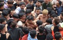 Hàng trăm thanh niên dẫm đạp cướp manh chiếu tại lễ hội Đúc Bụt
