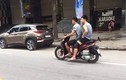 Xôn xao cầu thủ ĐTQG Việt Nam đi xe máy không đội mũ bảo hiểm