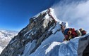 Đỉnh Everest chết chóc: Sống đã tốn kém, chết còn đắt đỏ hơn