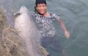Cá trắm đen “khủng” 42kg lọt lưới ngư dân Yên Bái