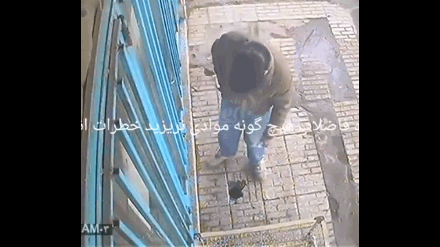 Video: Ném thuốc lá vào cống, nam thanh niên nhận cái kết kinh hoàng