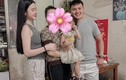 Bạn gái Quang Hải chính thức công khai thân mật, fan hỏi đám cưới?