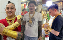 Đại gia Sài Gòn đeo trăm cây vàng để đứng bán hàng giờ ra sao?