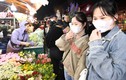 Đêm cuối năm, chợ hoa Quảng Bá tấp nập người bán kẻ mua