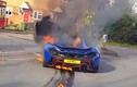 Siêu xe triệu đô McLaren P1 cháy rụi trên phố 