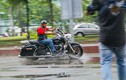 Dân chơi môtô Harley Sài Gòn "luyện công" dưới mưa