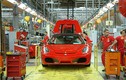 Xem thợ thủ công và robot sản xuất siêu xe Ferrari 