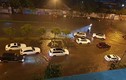 Ôtô và xe máy ở Sài Gòn "chết chìm" sau bão số 9