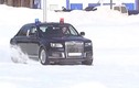 Xe sang của Tổng thống Nga drift trên cánh đồng tuyết