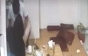 Cô gái trẻ bị ông chủ dùng vũ lực hiếp dâm tại quán trà sữa