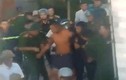Hàng chục cảnh sát vây hãm đối tượng ôm bình gas cố thủ